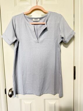 Zenana Outfitters Light Gray Short Sleeve Split V Tunic